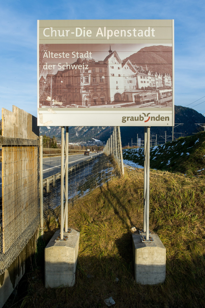 Die frühere Tafel an der A13 vor der Ausfahrt Chur Süd.