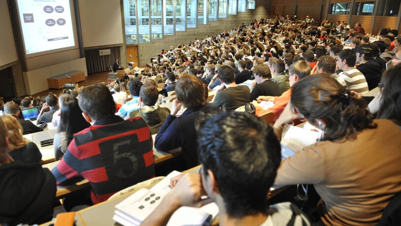 Gegenwärtig studieren 8500 Studentinnen und Studenten auf dem Rosenberg in St. Gallen.