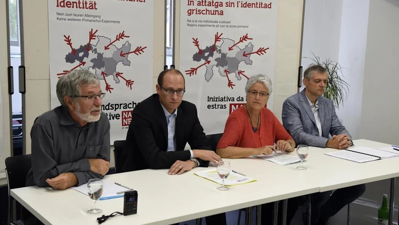 Johannes Flury, Martin Candinas, Silva Semadeni und Franco Milani (von links) an der Pressekonferenz in Chur.