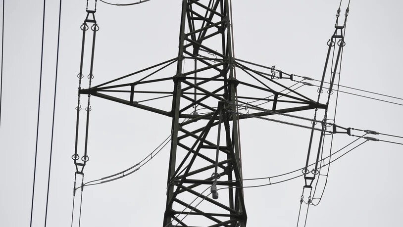 Strom Mast Leitung Strommast Stromleitung Elektrizität Soolsteg