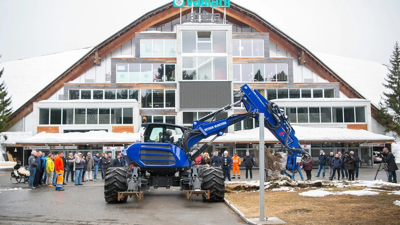 Am Montag fand in Davos der Spattenstich für die Sanierung un den Bau der neuen Trainingshalle statt.