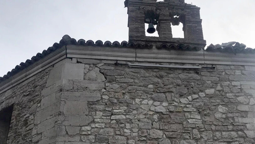 In Muccia stürzte beim Erdbeben vom Dienstag der Glockenturm einer kleinen Kirche aus dem 16. Jahrhundert ein.