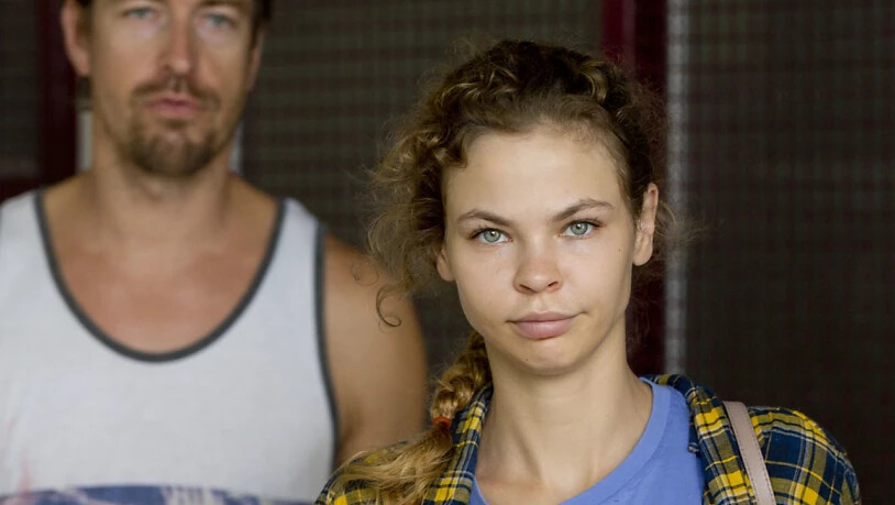 Anastasia Waschukewitsch (rechts) und "Sex Trainer" Alexander Kirillow auf dem Weg ins Gefängnis in Pattaya, südlich von Bangkok (Aufnahme vom 28. Februar 2018).