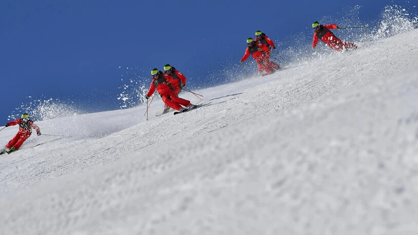 Die «Ski Austria Academy St. Christoph» holt sich den Europameistertitel im Formations-Skifahren.