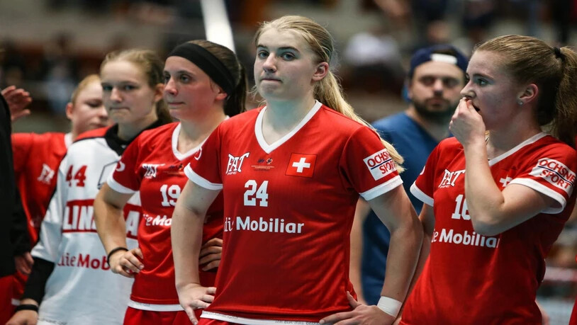 Versteinerte Mienen bei den Schweizerinnen nach der Niederlage gegen Polen.