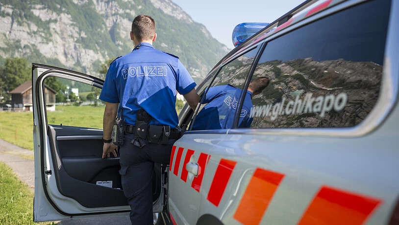 Die Kantonspolizei Glarus muss den Hintergrund eines tödlichen Beziehungsdelikts in Näfels aufklären.