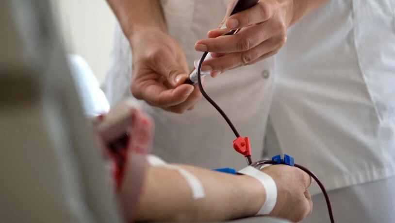 Ein Australier hat im Alter von 81 Jahren zum letzten Mal Blut gespendet. In 63 Jahren hat er mit Spenden seiner seltenen Blutgruppe Rhesus-negativ mehr als zwei Millionen Müttern geholfen. (Archiv)