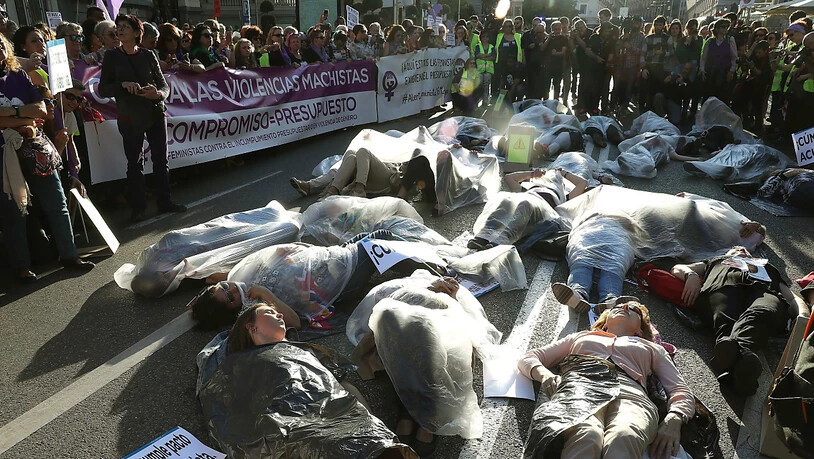 Protestaktion in Madrid gegen Gewalt an Frauen.