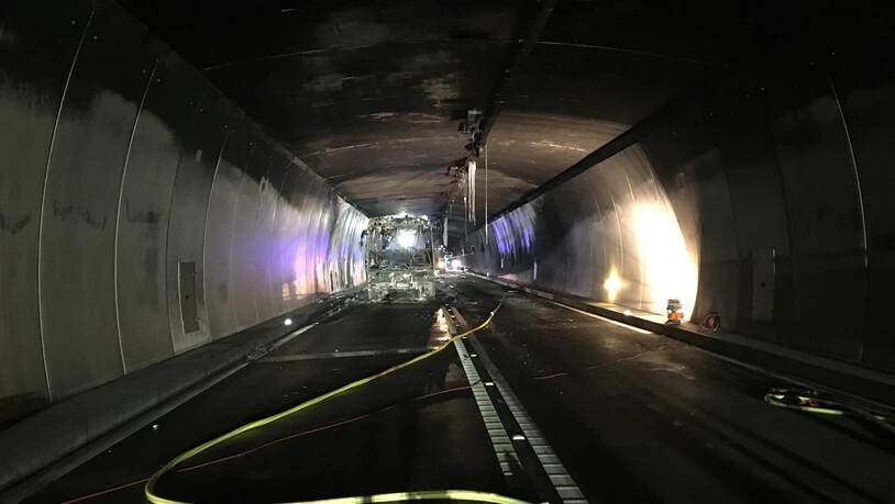 Am Freitagnachmittag brannte im San-Bernardino-Tunnel ein Reisecar.