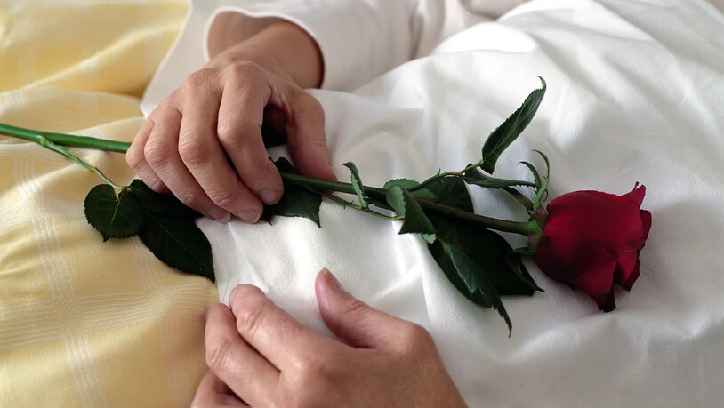 In Neuseeland starb ein Paar nach 61 Jahren Ehe unabhängig voneinander am selben Tag eines natürlichen Todes. (Symbolbild)