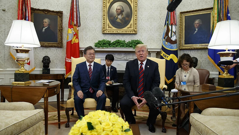 US-Präsident Trump hat seinen südkoreanischen Amtskollegen Moon Jae-In im Oval Office empfangen.