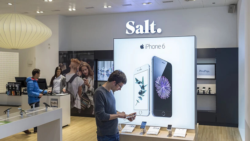Dank höheren Preisen für Smartphones und mehr Abokunden konnte Salt die Umsatzrückgänge der Vorquartale zum Jahresbeginn stoppen. (Archiv)