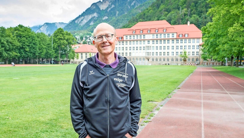 Bündner Meister im Hintergrund: Martin Schmid kümmert sich an der Churer Laufparade um die Ranglisten.Bild Yanik Bürkli