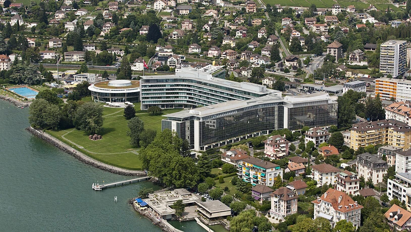 Nestlé baut in der Schweiz Stellen ab (Archivbild des Hauptsitzes in Vevey).