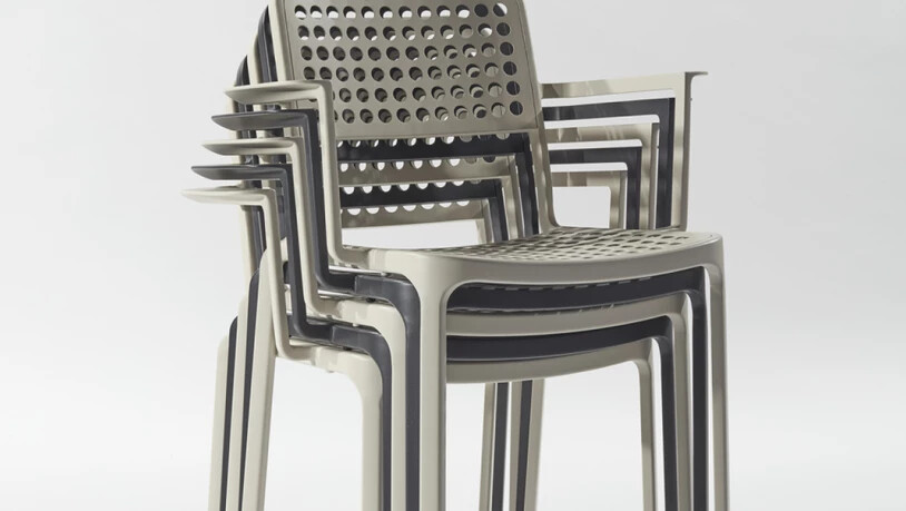 Adrien Rovero - hier sein Stuhl Lausanne - ist einer der 17 Preisträger, die einen Swiss Design Award erhalten haben. Für ihn gilt, was Bundespräsident Alain Berset bei der Verleihung sagte: Gutes Design vereinfache Komplexes aufs Wesentliche und bringe…