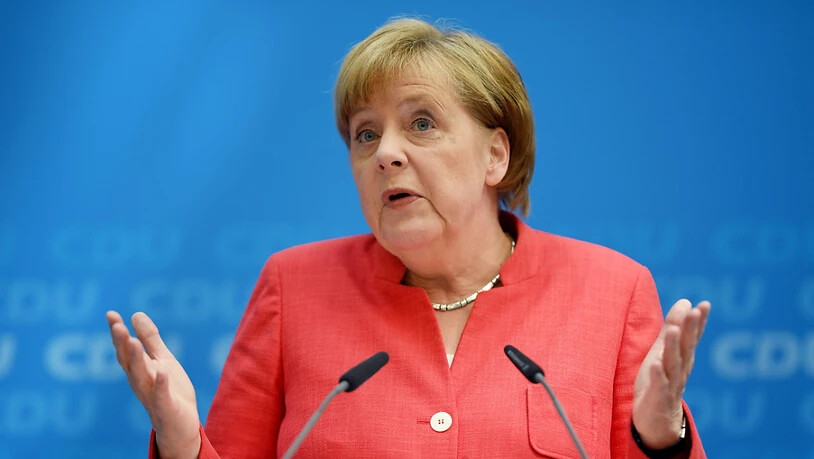 Bundeskanzlerin Angela Merkel erläutert vor den Medien in Berlin die Einigung, die sie mit ihrem Innenminister Horst Seehofer und dessen CSU gefunden hat.