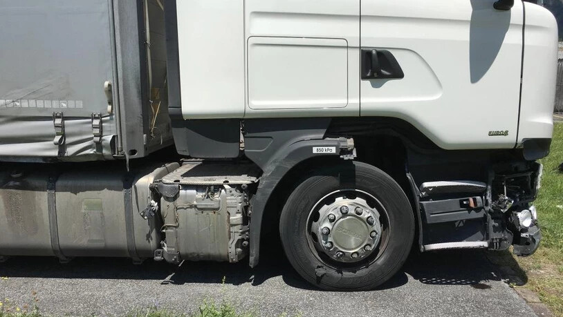 Der Fahrer des Lastwagen hatte infolge eines Sekundenschlafs die Kontrolle über das Fahrzeug verloren.