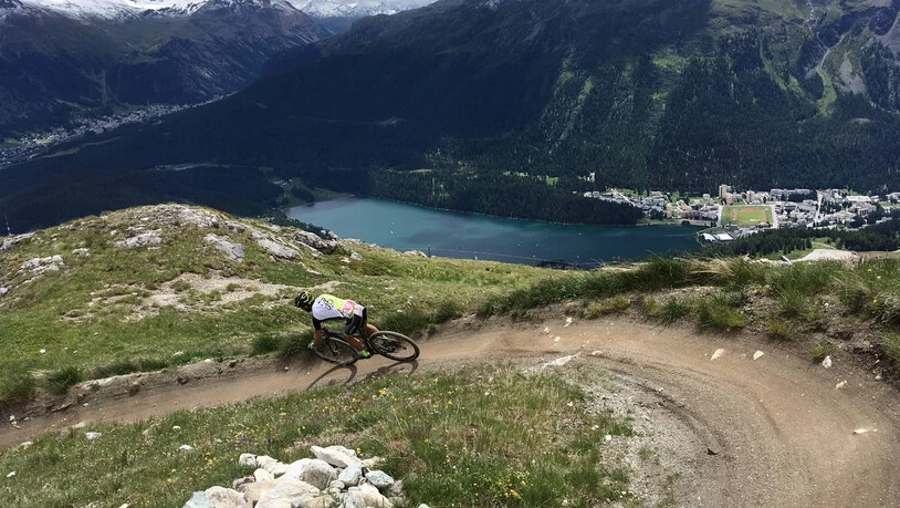 Am Engadin Bike Giro treffen die Biker auf die Naturgewalten der Bündner Bergwelt.