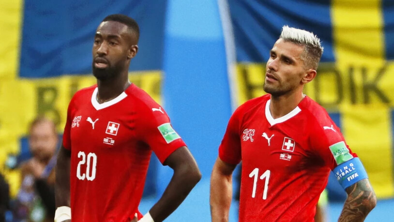 Grosse Enttäuschung und leere Blicke: Valon Behrami (rechts) und Johan Djourou sind nach dem 0:1 gegen Schweden fassungslos