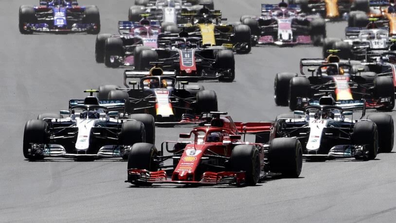 Sebastian Vettel übernimmt gleich nach dem Start die Führung