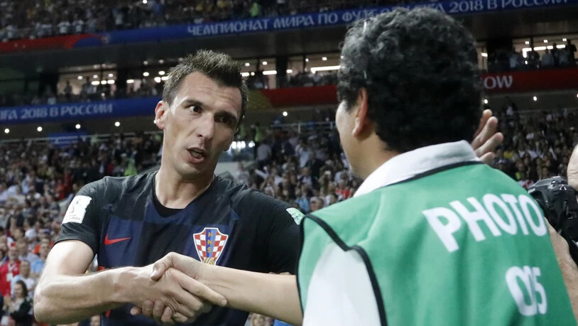 Erhielt von Kroatiens Torschütze Mario Mandzukic persönlich eine Entschuldigung dafür, dass er mitten in die Jubelszenen geriet: der AFP-Fotograf Yuri Cortez