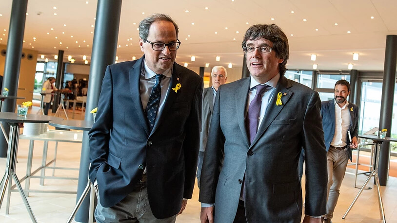 Carles Puigdemont (rechts), der frühere katalanische Regionalpräsident, und sein Nachfolger Quim Torra wollen Katalonien weiterhin auf einen von Spanien unabhängigen Weg führen. Die beiden haben am Montag eine neue separatistische Bewegung gegründet. …