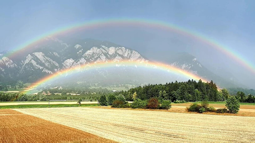 Doppelter Regenbogen über Cazis.