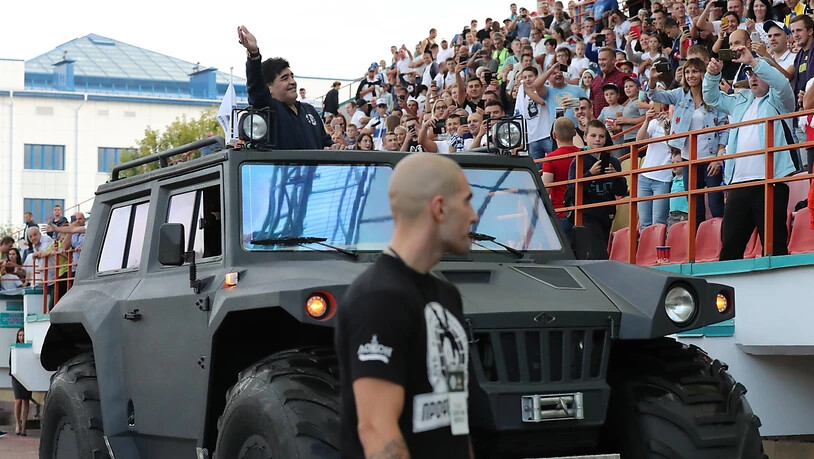 Diego Maradona zieht auch in Weissrussland die Blicke mit einem konfusen Auftritt auf sich