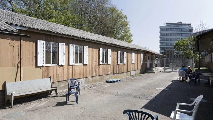 Abgewiesene Asylsuchende im beschleunigten Asylverfahren im Zentrum Juch in Zürich beanspruchten deutlich weniger Nothilfe als Personen im Regelbetrieb.