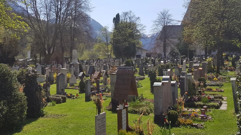 Grabvergabe per Los: Eine Frau aus Bayern hat für sich selbst und ihren Mann ein Grab im Friedhof von Berchtesgaden gewonnen. (Archivbild)