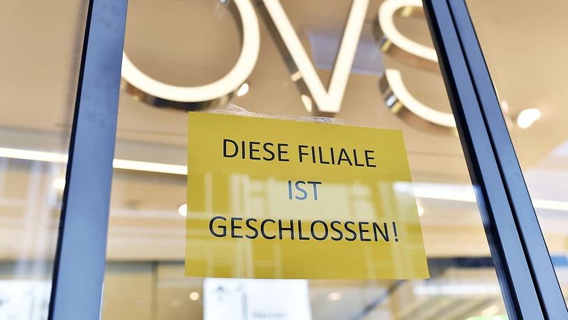 Im Juni sind deutlich weniger Firmen in der Schweiz pleite gegangen. Dennoch gab es einen Riesenkonkurs: Der Kleiderhändler OVS (ehemals Charles Vögele) machte dicht. (Archiv)