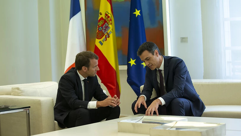 Der spanische Ministerpräsident Sánchez hat am Donnerstag den französischen Präsidenten Macron empfangen. Die beiden wollen in der Flüchtlings- und Migrationspolitik mit afrikanischen Staaten zusammenarbeiten.