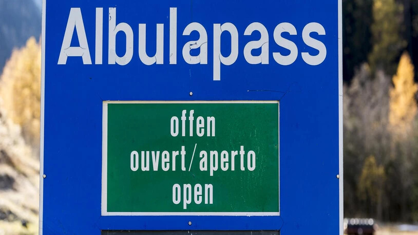 Seit 12 Uhr ist der Albulapass wieder normal befahrbar.