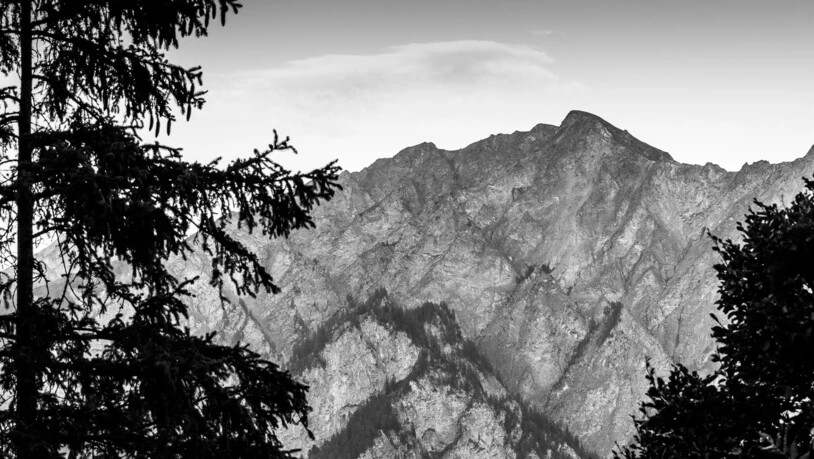 Imposante Aussicht auf den Montalin, der Berg, der aus Dreiecken gestapelt wurde. Wie viele sind es wohl?