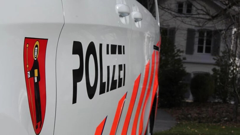 Die Meldung über den leblosen Körper beim Linth-Stauwehr in Diesbach erreichte die Glarner Polizei am frühen Freitagabend.