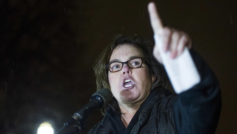 Die Emmy-Preisträgerin Rosie O'Donnell hat sich Protestierenden gegen die Politik von US-Präsident Trump vor dem Weissen Haus angeschlossen. (Archivbild)