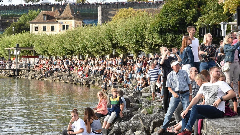 In Rapperswil wurde am Freitag das Seenachtfest eröffnet. Für die Besucher gab es viel zu Staunen, Entdecken und Geniessen.