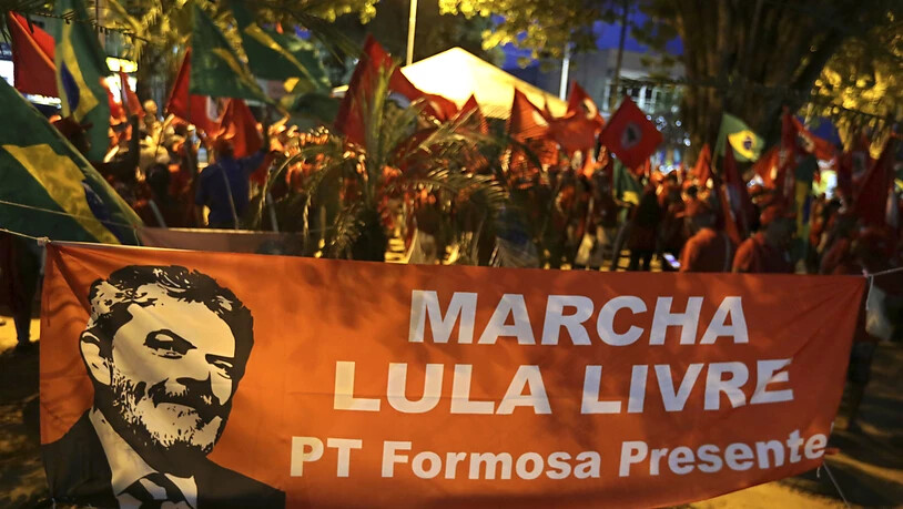 Viele Brasilianer wollen, dass der eingesperrte Ex-Präsident des Landes, Luiz Inacio Lula da Silva, wieder Präsident Brasiliens wird.