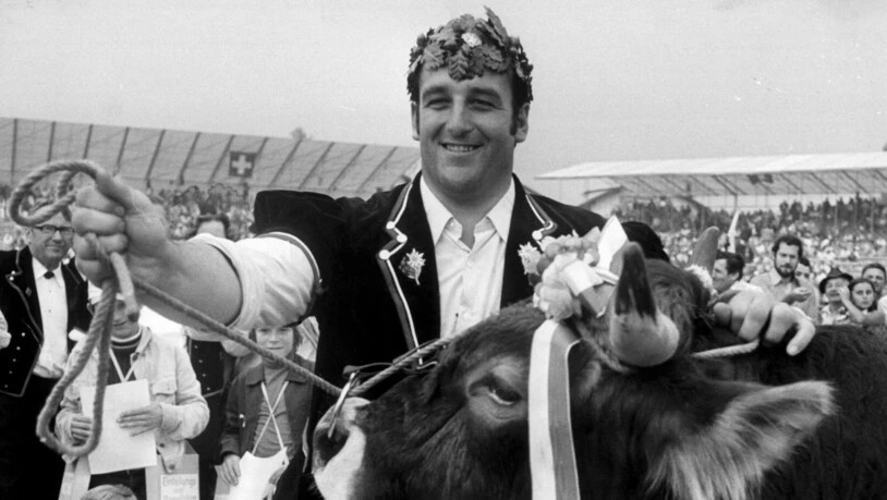 Der dreifache Schwingerkönig Rudolf Hunsperger am Eidgenössischen Schwinger- und Älplerfest 1974 in Schwyz