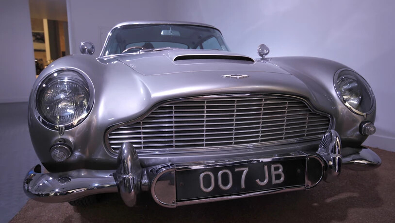 Der Aston Martin DB5 aus dem James-Bond-Film "Goldfinger" (1964) - ausgestellt im National Motor Museum in der Nähe von Southampton im Jahr 2012. (Archiv)