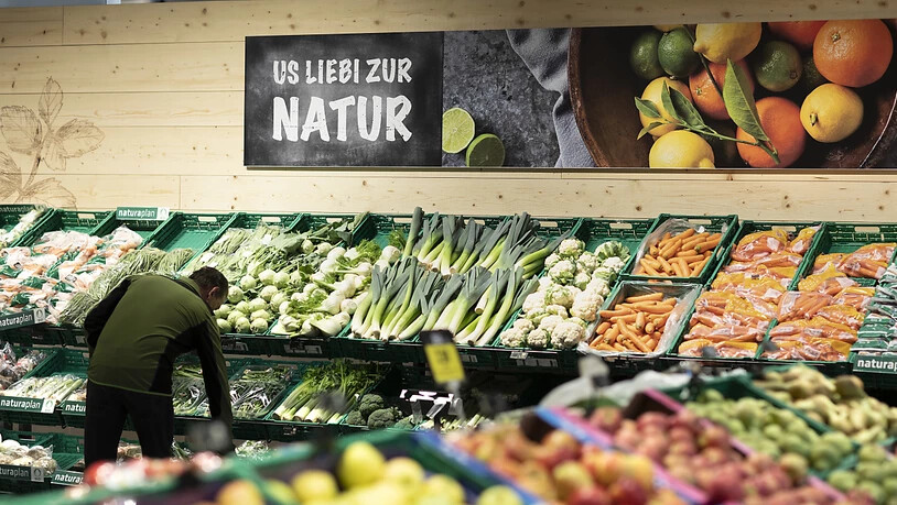 Der Bundesrat sieht das vielfältige Angebot von Lebensmitteln in der Schweiz in Gefahr, wenn synthetische Pestizide verboten würden. (Symbolbild)