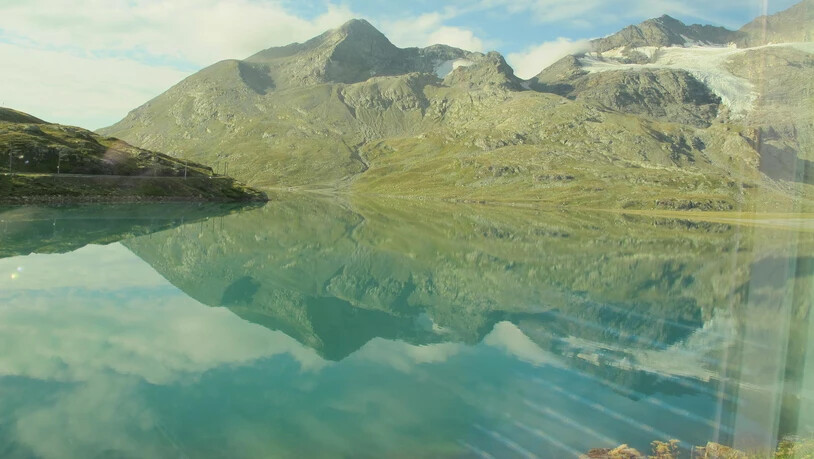 Wer sieht den schlafenden Riesen im Lago Bianco?