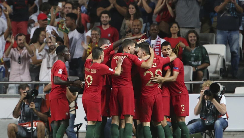 Portugal feiert das 1:0 von André Silva