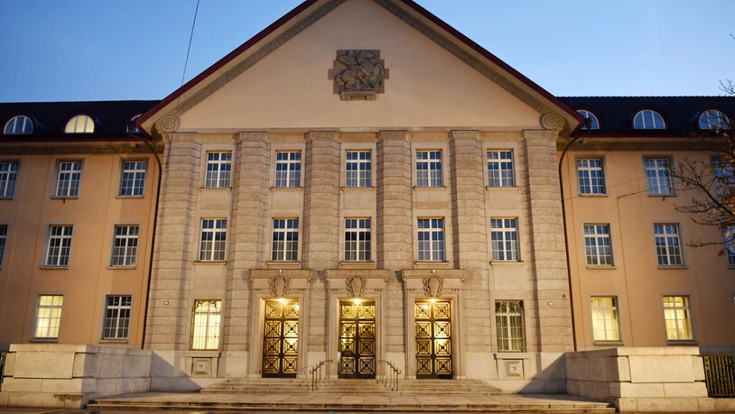 Der Mann, der eine 28-jährige Untermieterin erwürgte, wurde vom Bezirksgericht Zürich zu 22 Monaten Gefängnis verurteilt. (Symbolbild des Bezirksgerichtsgebäude)