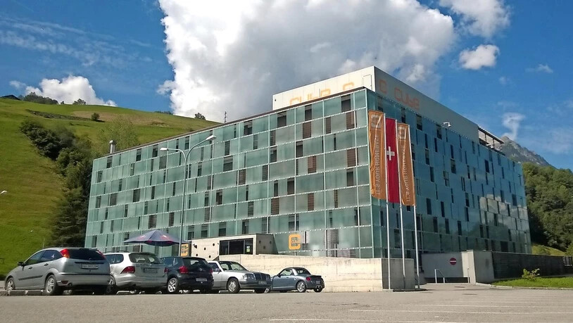 Der Parkplatz des «Cube»Hotels in Savognin dürfte ab Montag leer bleiben.