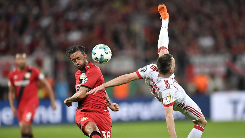 Fiel gegen die Bayern sehr negativ auf: Leverkusens Karim Bellarabi (li., gegen Franck Ribéry)