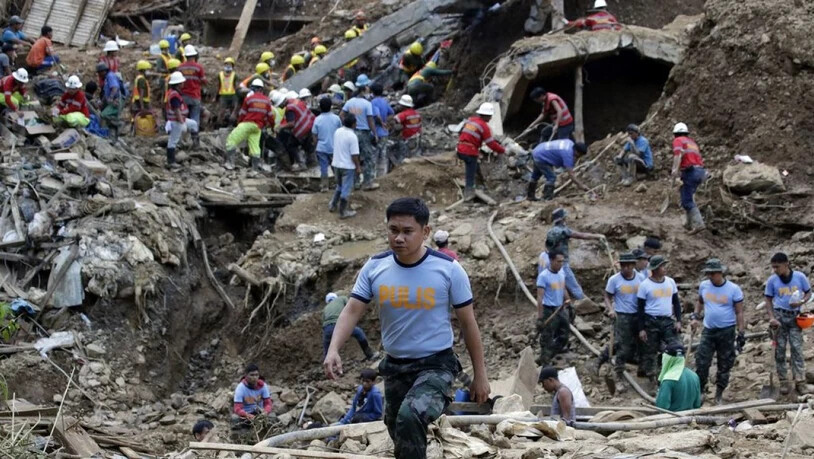 Nach dem Erdrutsch in philippinischen Stadt Itogon, werden immer noch zahlreiche Menschen unter der Schlammlawine vermutet. (Archivbild)