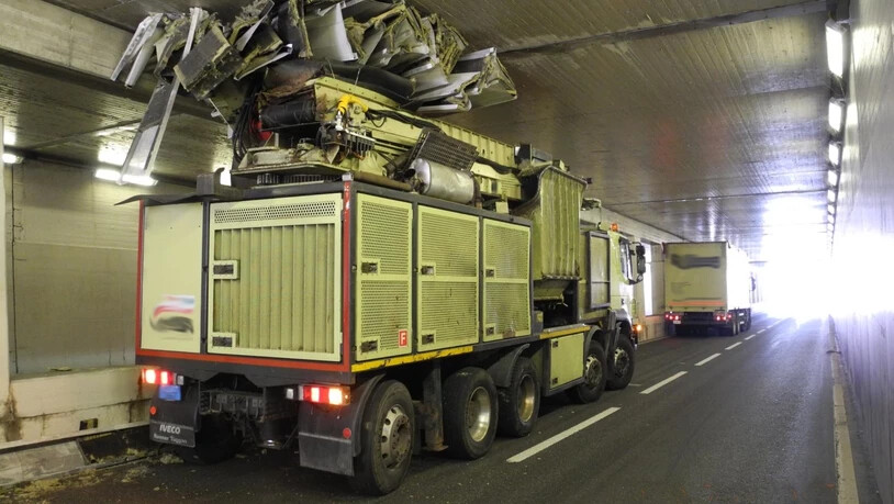 Der Lastwagen blieb im Tunnel zwischen Biberbrugg und Schindellegi stecken und blockierte die Durchfahrt.