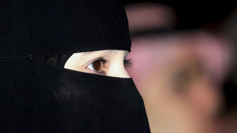 Eine 24-jährige Frau aus Saudi-Arabien hat sich mit Hilfe eines seltenen Gerichtsentscheids aus der Vormundschaft ihrer männlichen Verwandten befreien können. (Symbolbild)