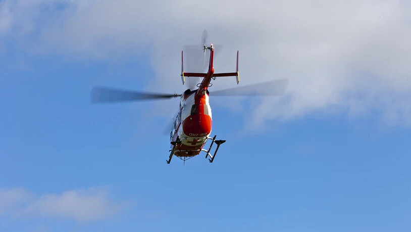 Der Schwerverletzte wurde per Helikopter vom Unfallort in Horgen ZH in ein Spital geflogen. (Symbolbild)